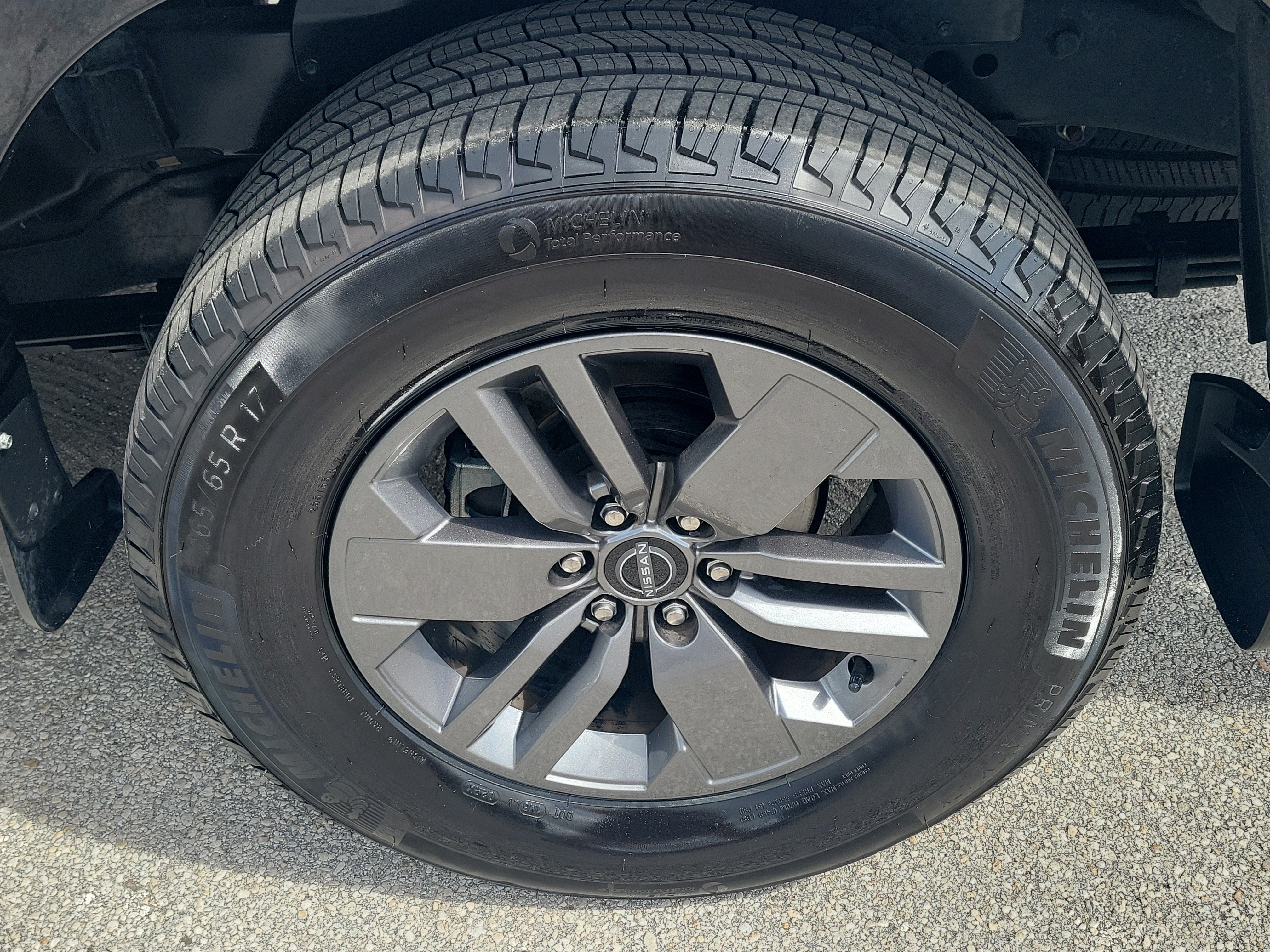 Certified 2025 Nissan Frontier SV w/ SV Convenience Package RWD image 7