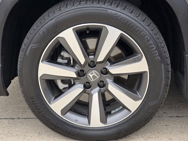 Used 2025 Honda Pilot Touring image 12
