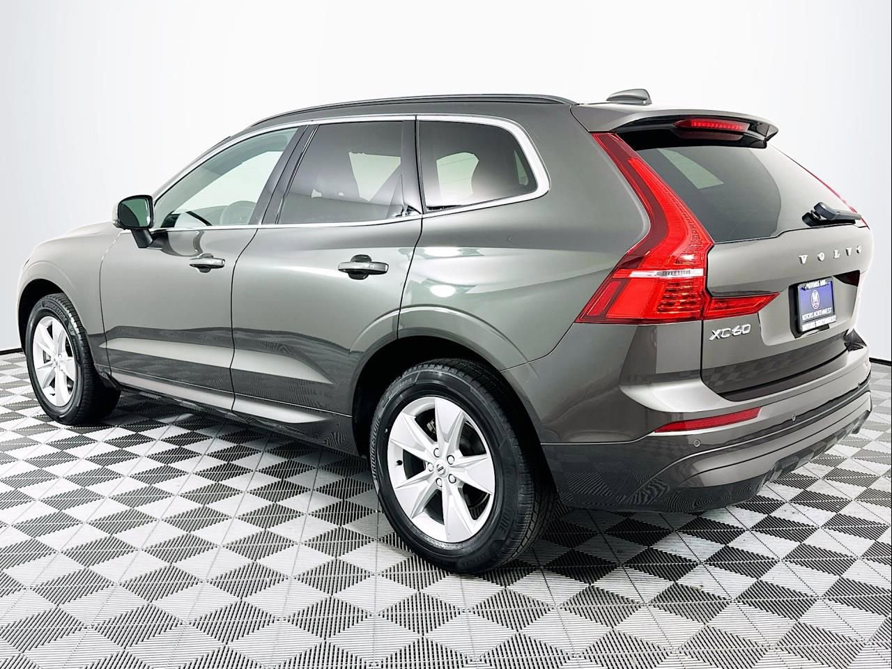 Used 2022 Volvo XC60 B5 Momentum AWD/4WD image 8