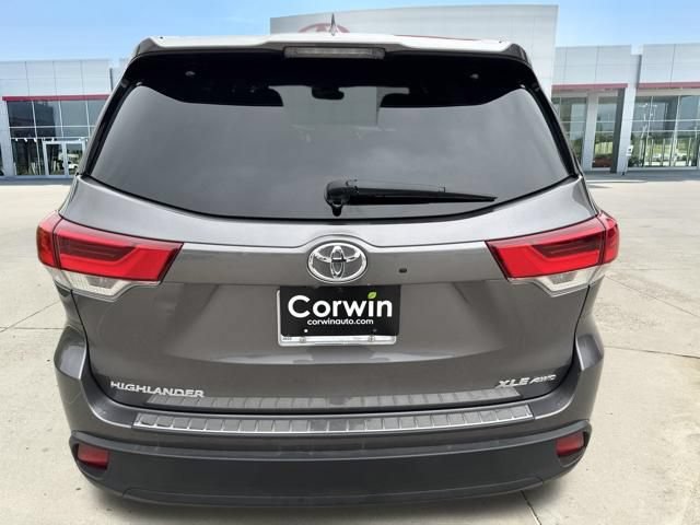 Used 2017 Toyota Highlander XLE w/ Protection Package #3 AWD/4WD image 39