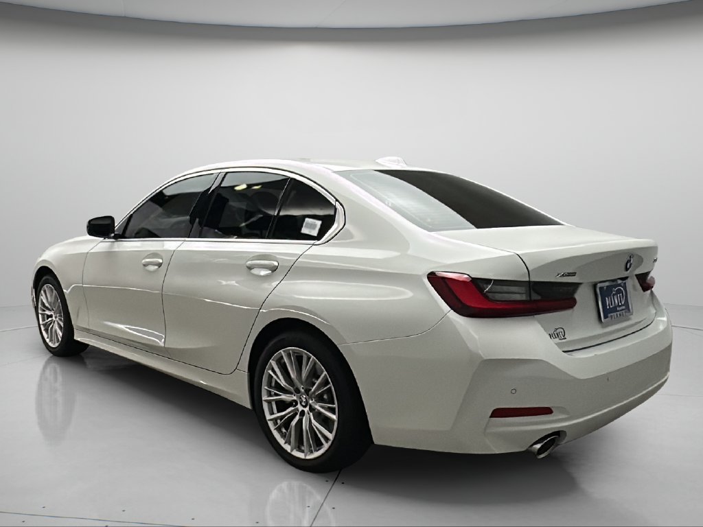 Used 2024 BMW 330i xDrive Sedan w/ Convenience Package AWD/4WD image 4