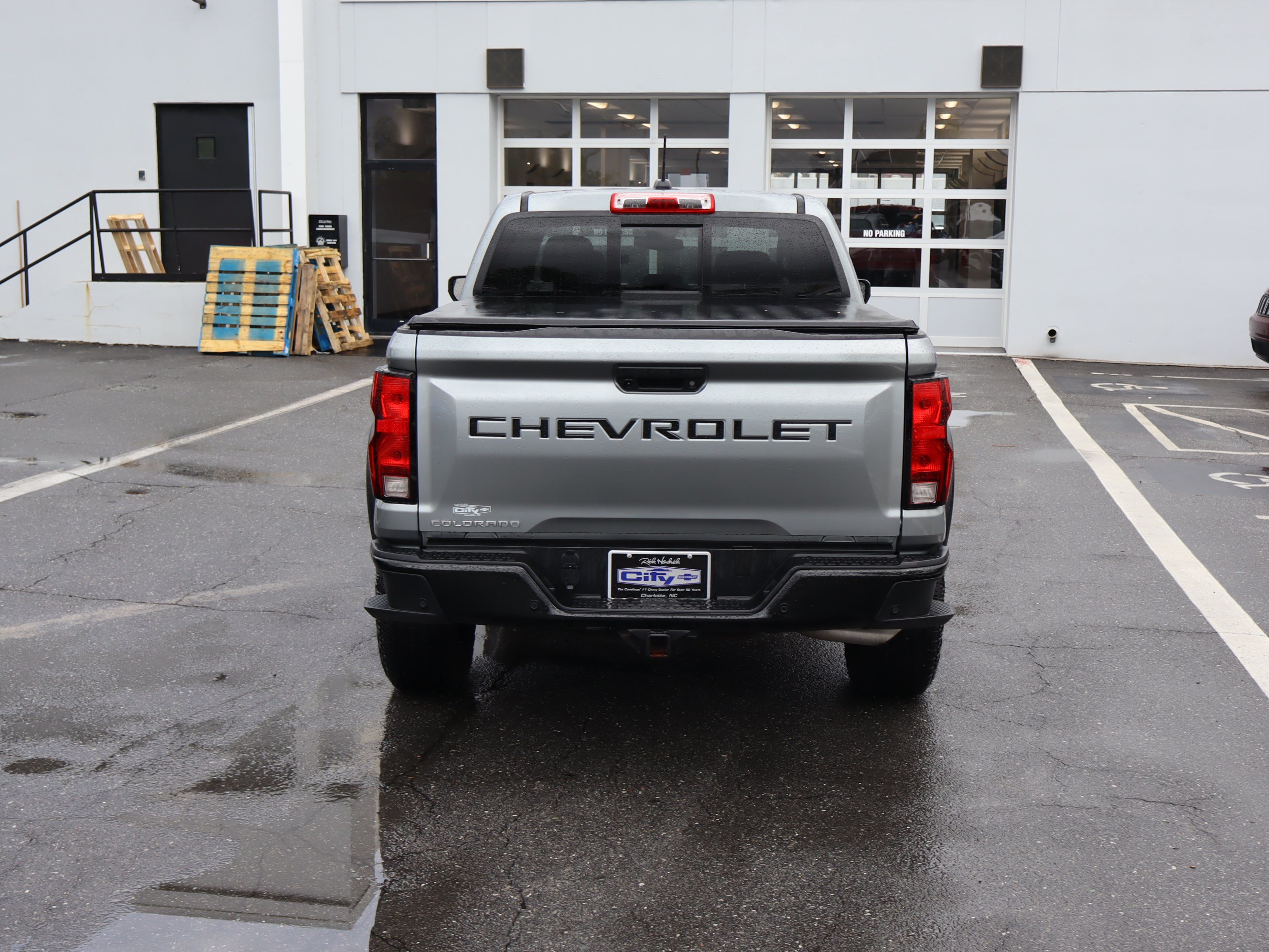 Used 2024 Chevrolet Colorado Trail Boss w/ Technology Package AWD/4WD image 9