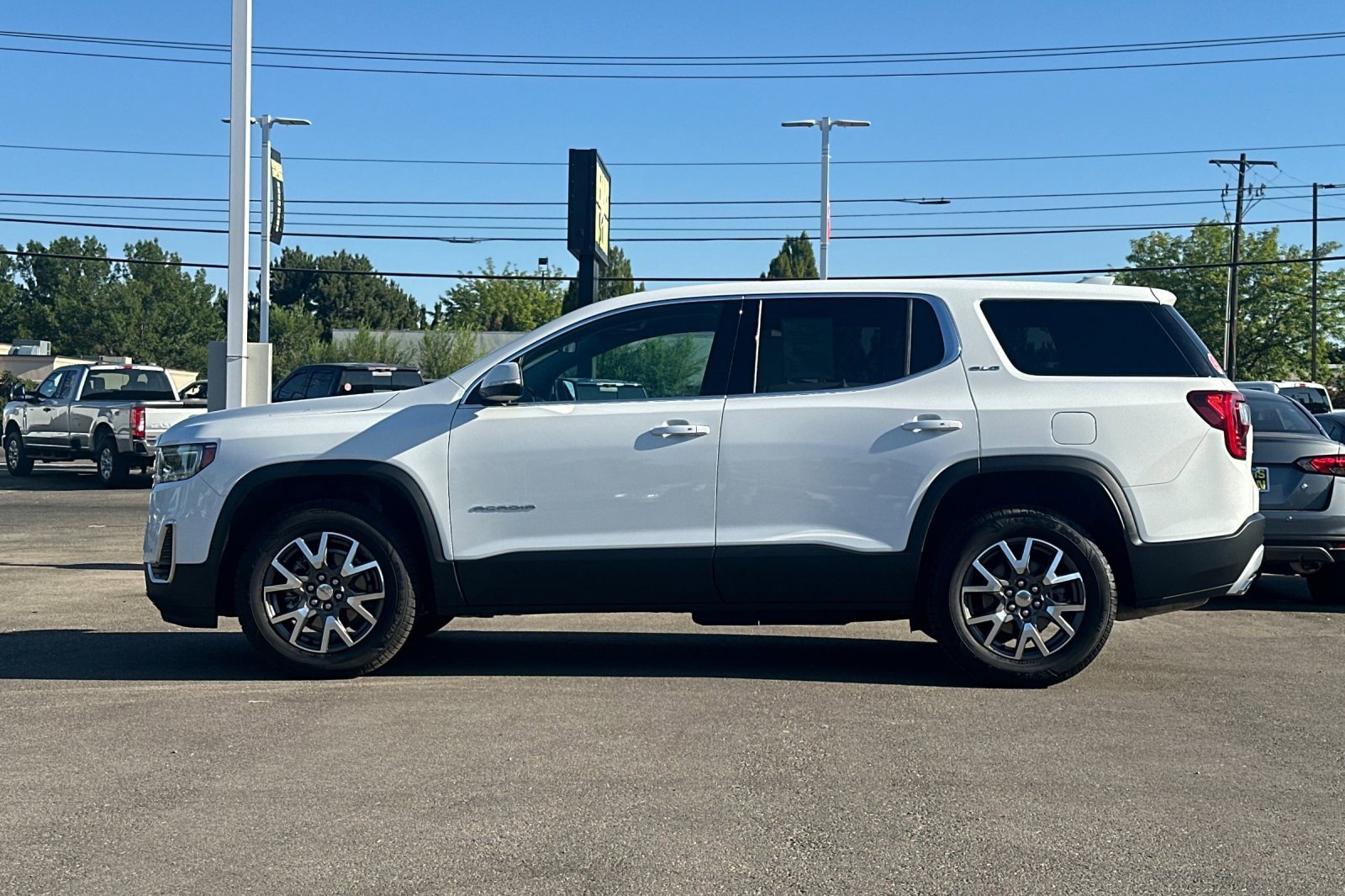 Used 2023 GMC Acadia SLE image 7