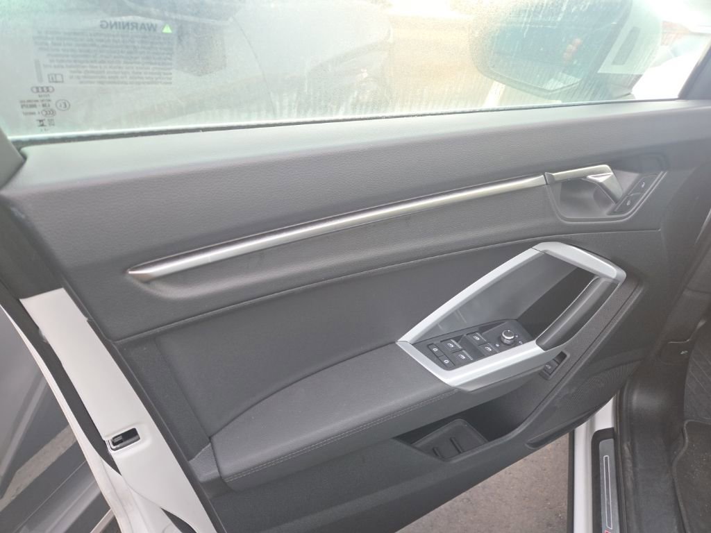 Used 2025 Audi Q3 2.0T Premium image 6