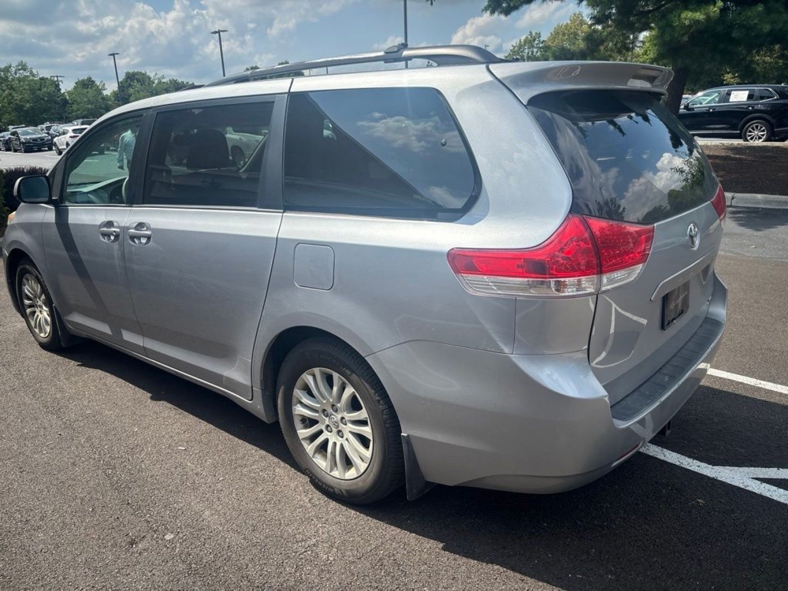 Used 2013 Toyota Sienna XLE FWD image 6