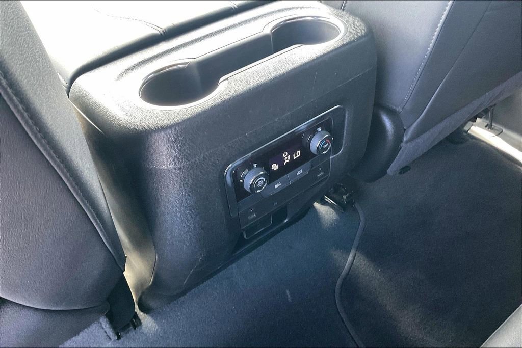 Used 2025 Chevrolet Suburban Z71 AWD/4WD image 10