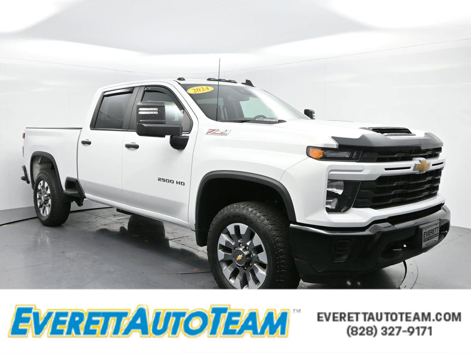 Used 2024 Chevrolet Silverado 2500 Custom w/ Custom Value Package image 1