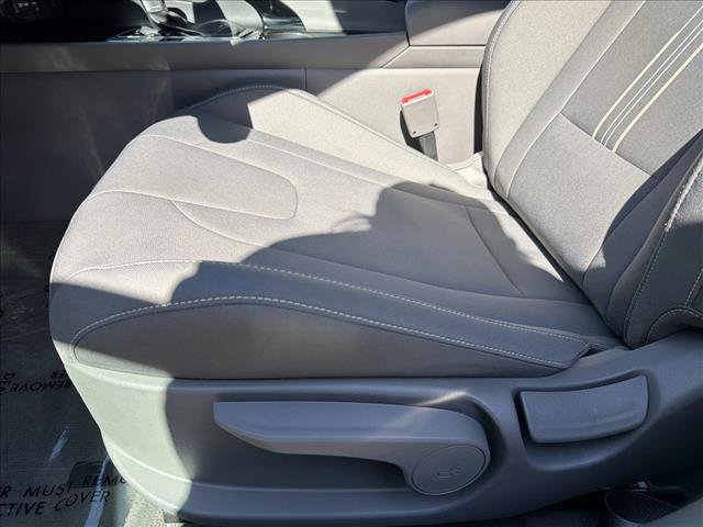 Used 2025 Hyundai Elantra SEL image 12
