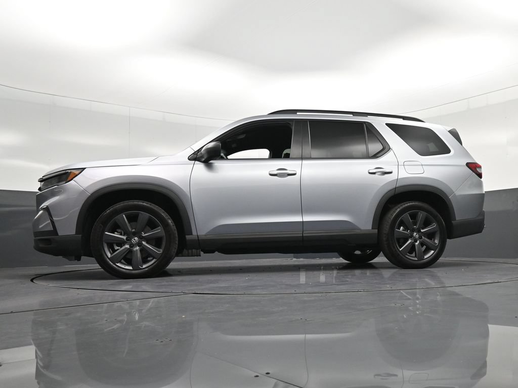 Used 2025 Honda Pilot Sport image 31