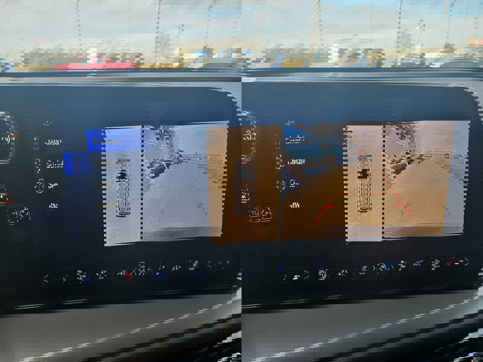 Used 2025 Chevrolet Traverse LT w/ Driver Confidence Package image 10