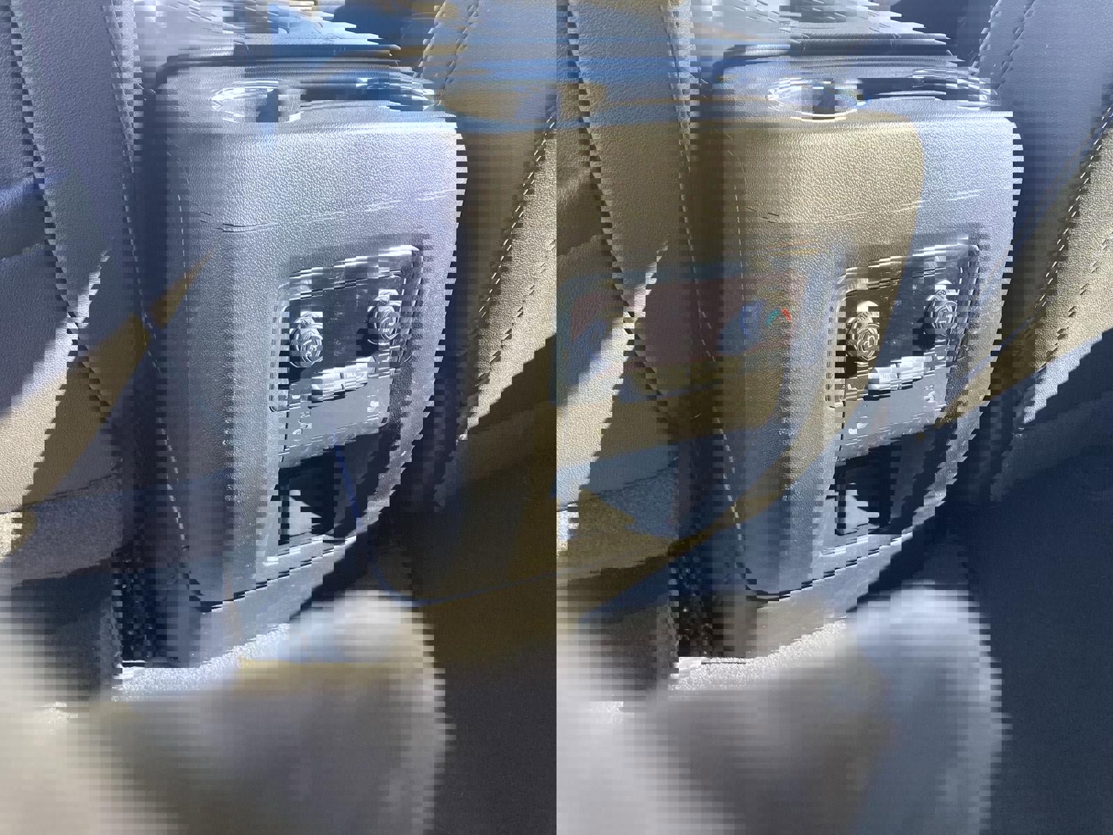 Used 2023 Chevrolet Suburban Premier image 14