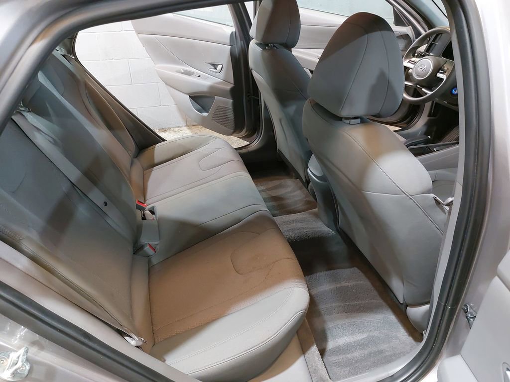 Used 2023 Hyundai Elantra SE FWD image 11
