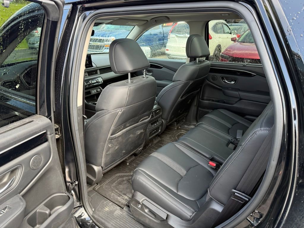 Used 2025 Honda Pilot Touring image 8