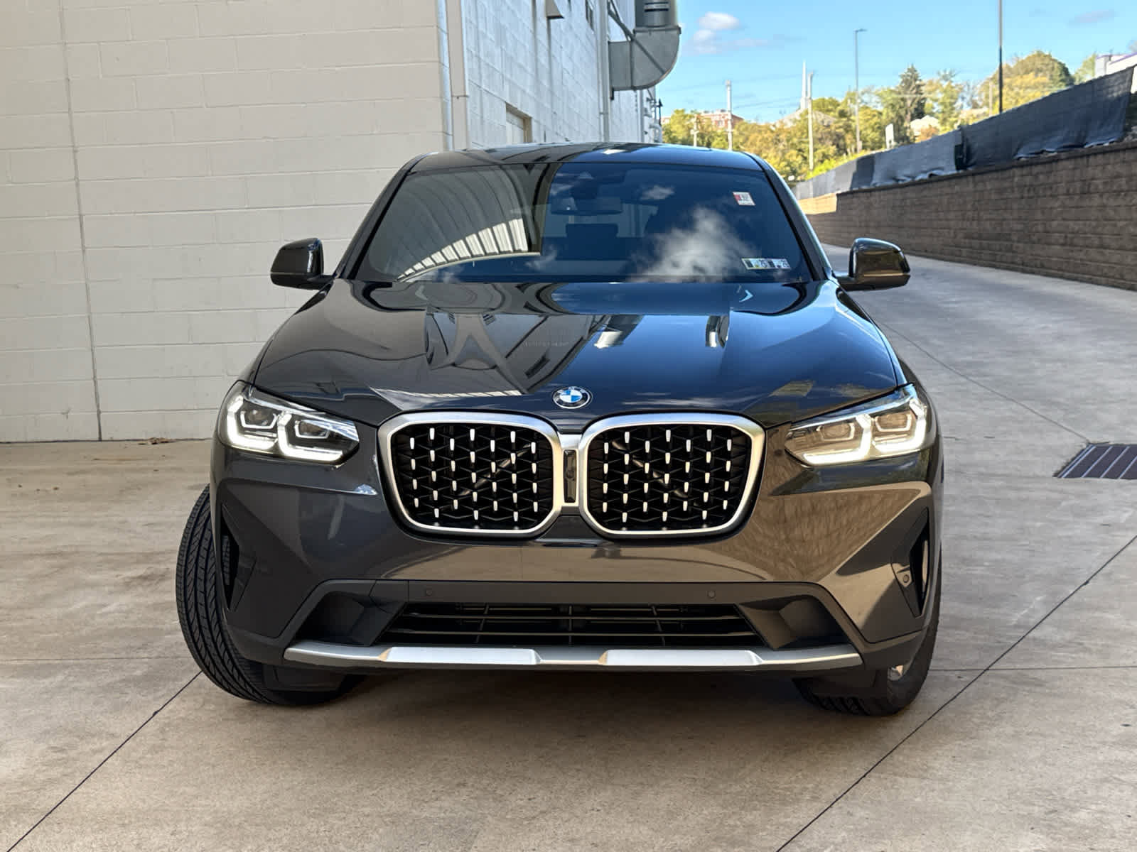 Certified 2025 BMW X4 xDrive30i image 2