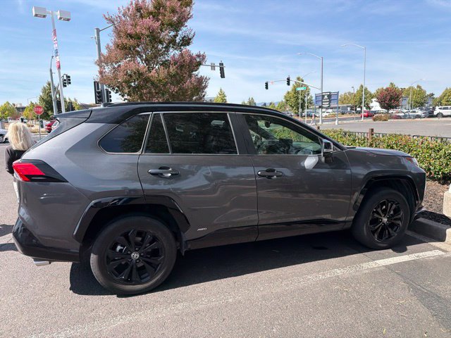 Used 2023 Toyota RAV4 XSE AWD/4WD image 4