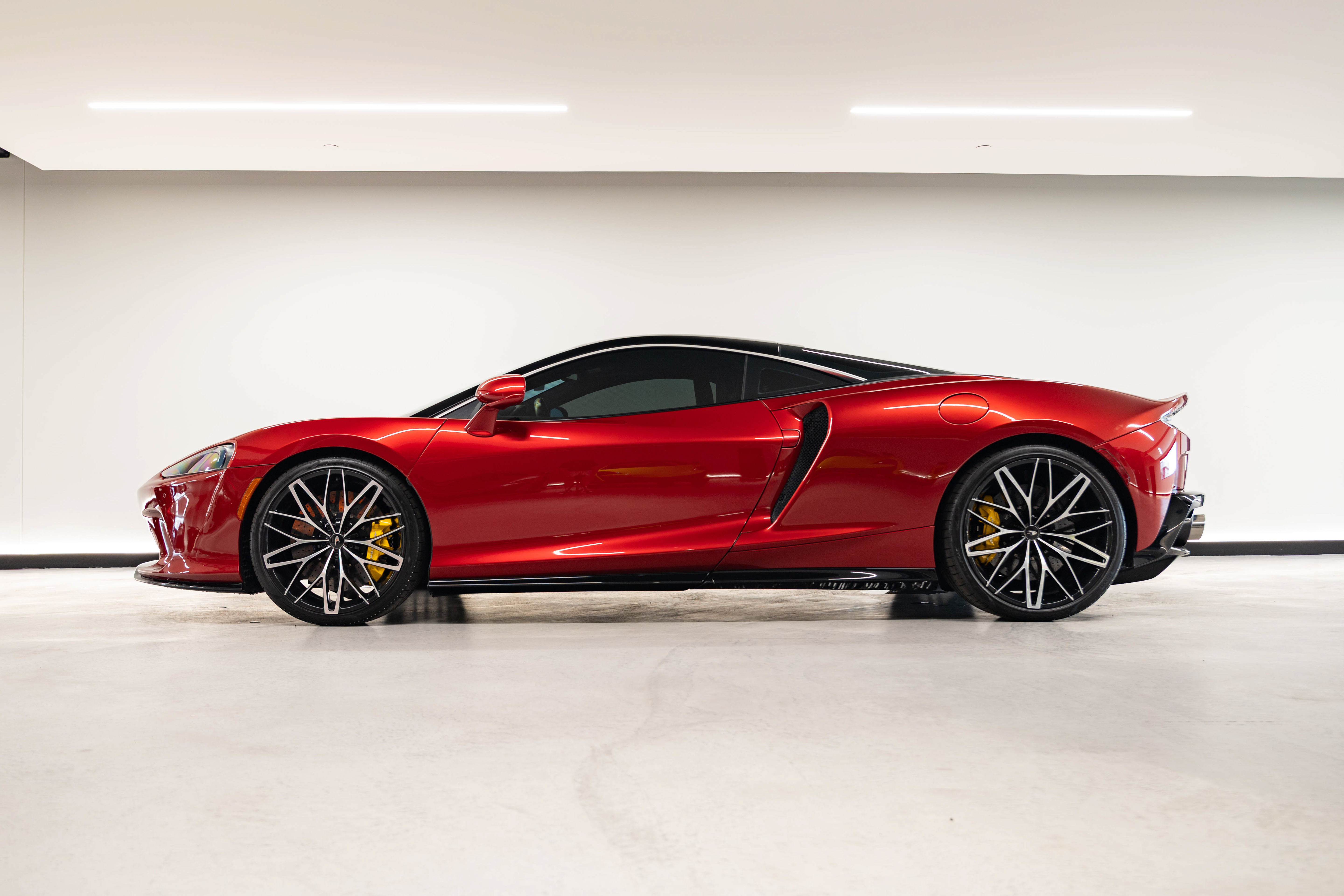 Used 2023 McLaren GT RWD image 27