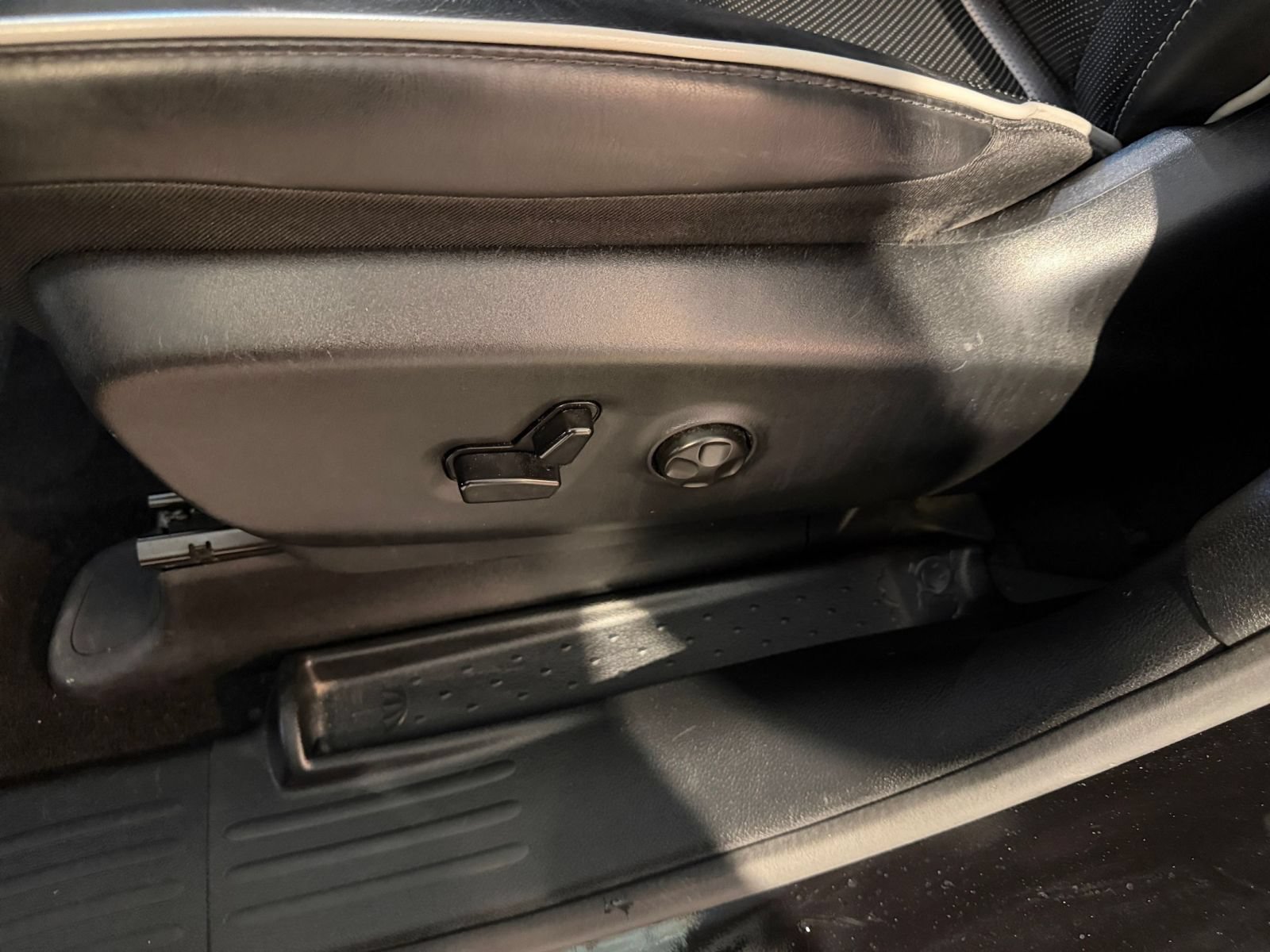 Used 2025 Chrysler Pacifica Limited FWD image 19