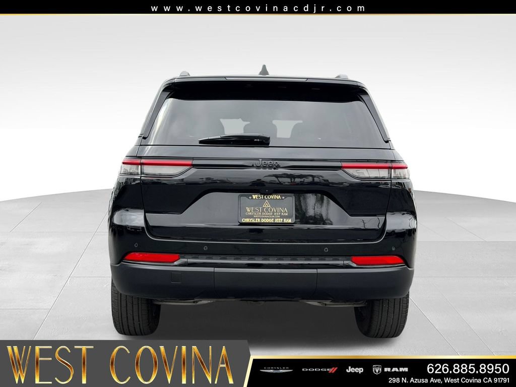 Used 2025 Jeep Grand Cherokee Altitude RWD image 6