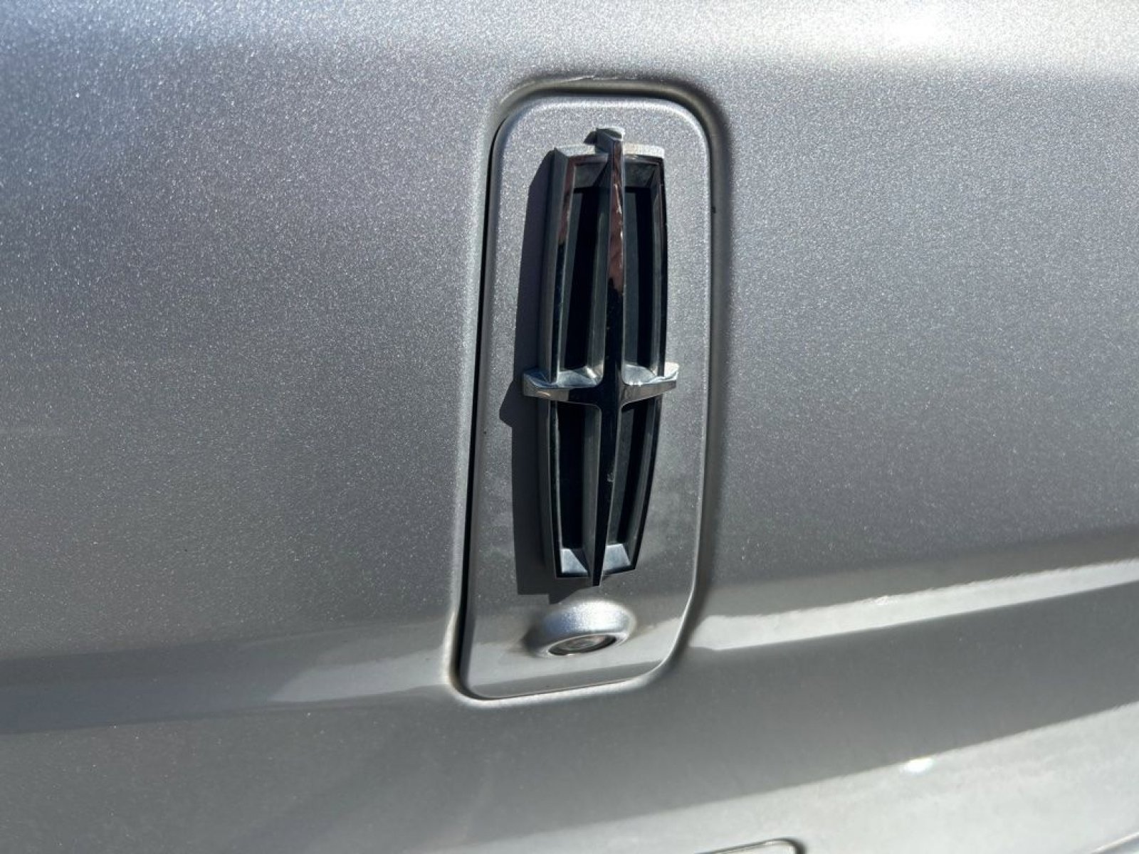 Used 2013 Lincoln MKX FWD image 8