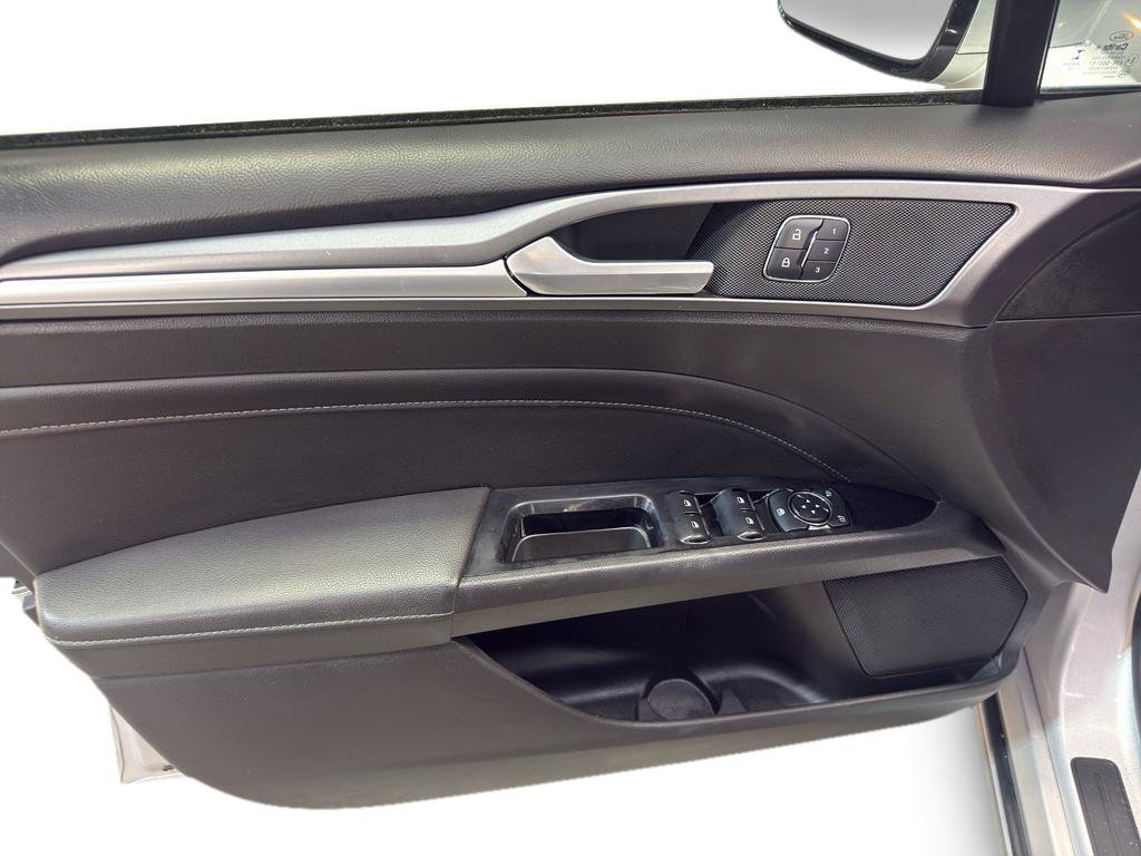 Used 2016 Ford Fusion Titanium FWD image 15
