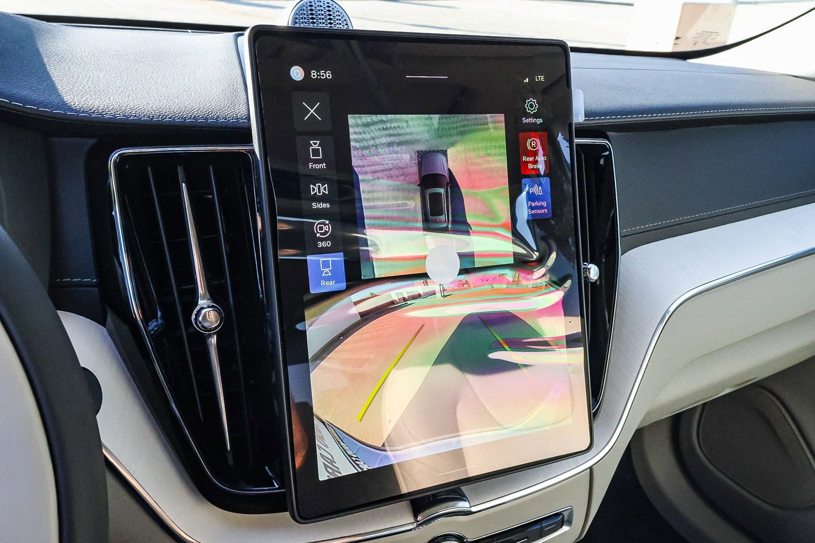 New 2026 Volvo XC60 T8 Ultra w/ Climate Package image 37