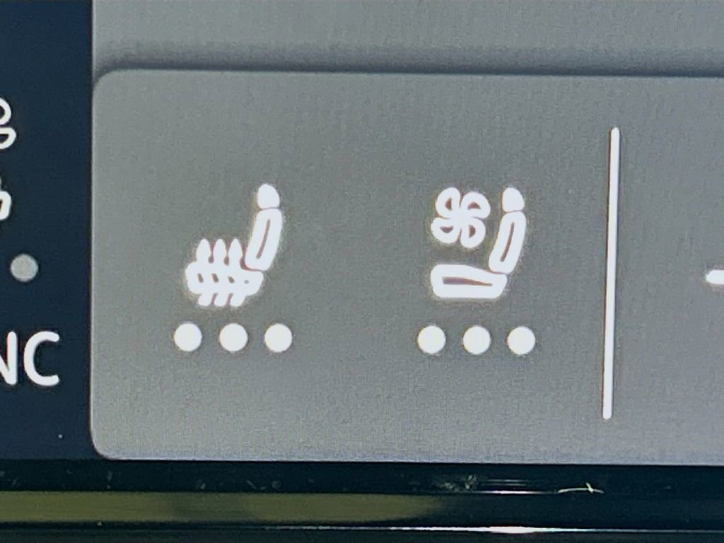 Used 2025 Volkswagen Atlas Cross Sport SE FWD image 17