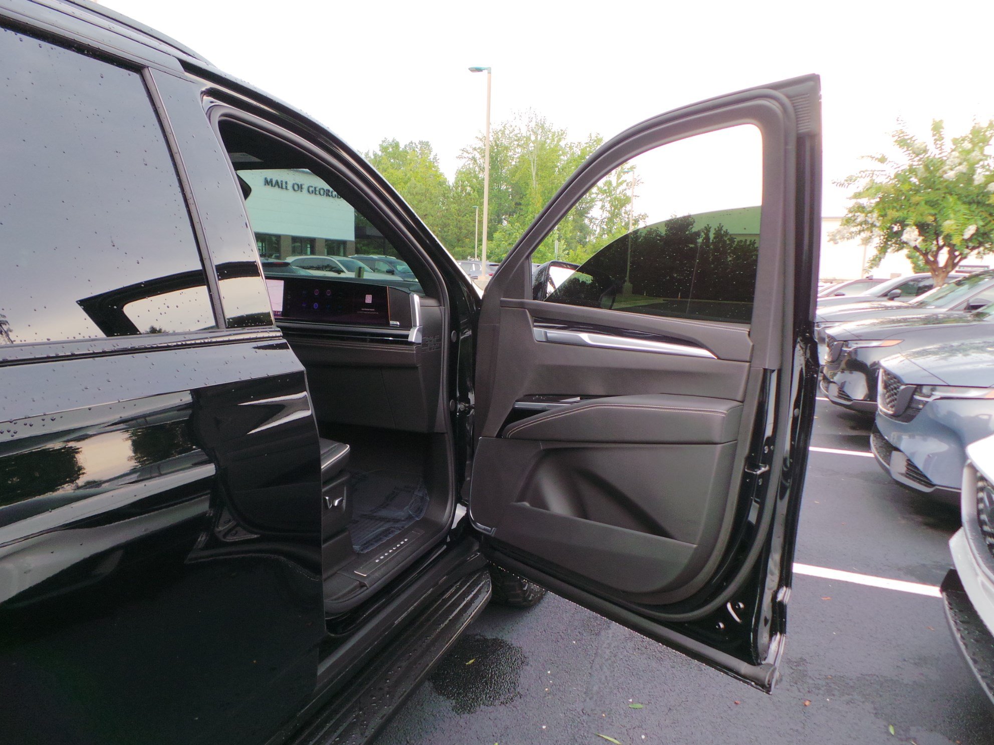 Used 2025 Cadillac Escalade ESV Sport AWD/4WD image 42