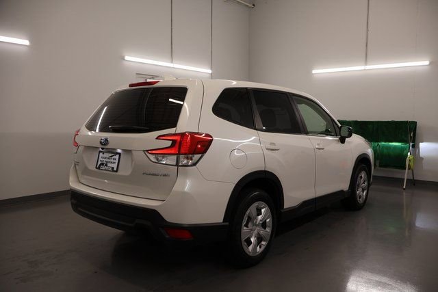 Used 2022 Subaru Forester Base image 2