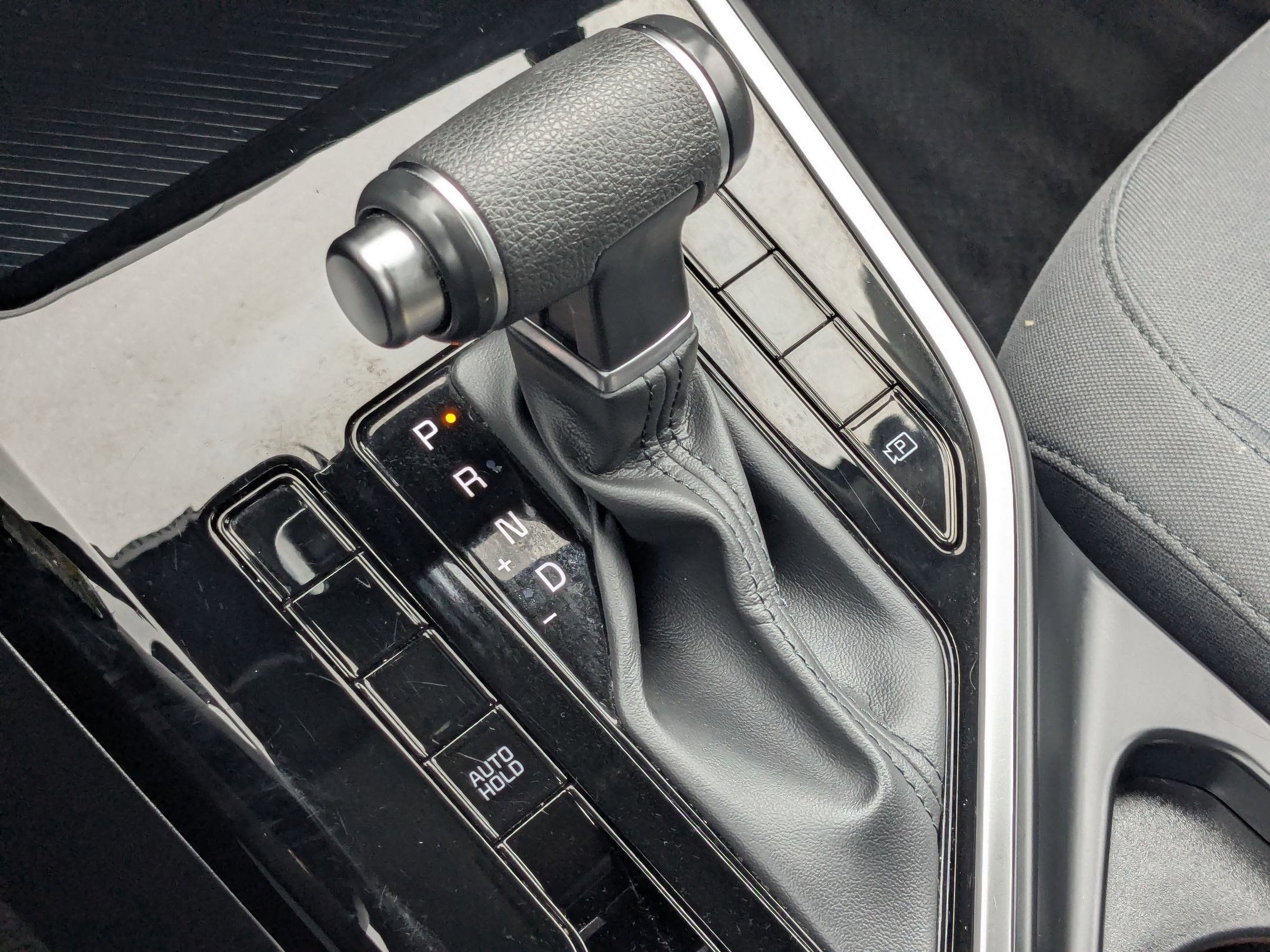 Used 2025 Kia Niro LX FWD image 27