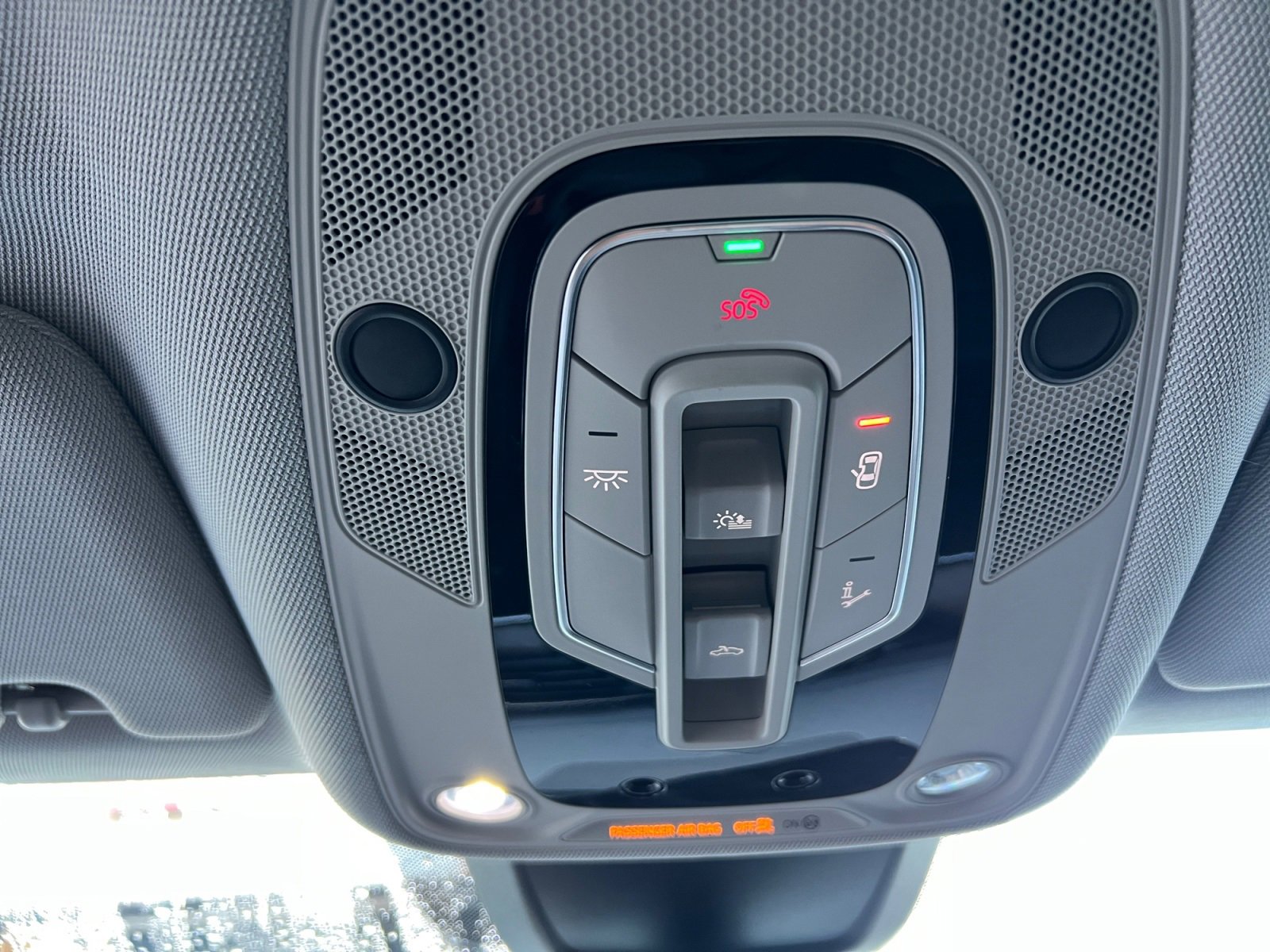 Used 2020 Audi e-tron Premium Plus image 33