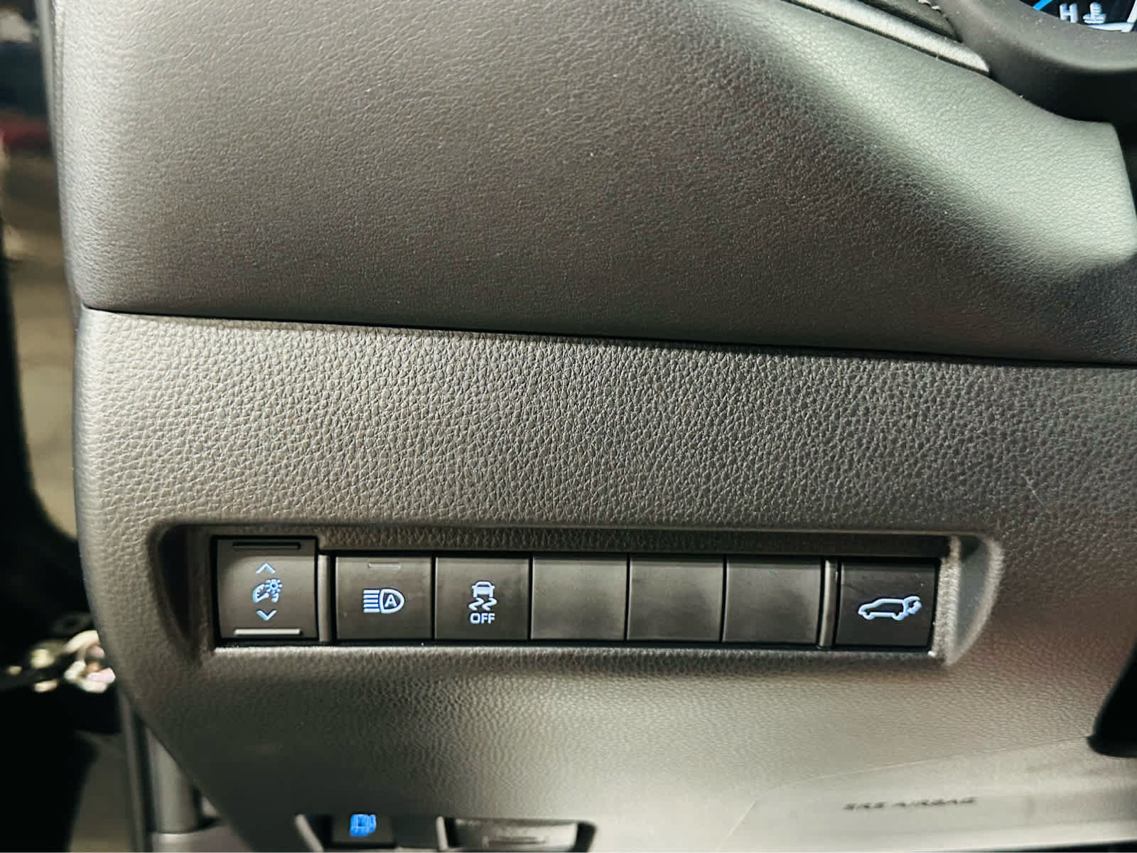 Certified 2022 Toyota Venza XLE AWD/4WD image 14