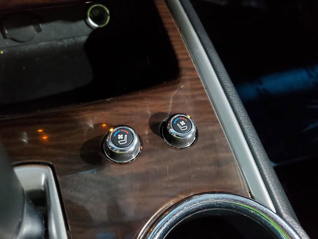 Used 2013 Nissan Pathfinder Platinum image 41