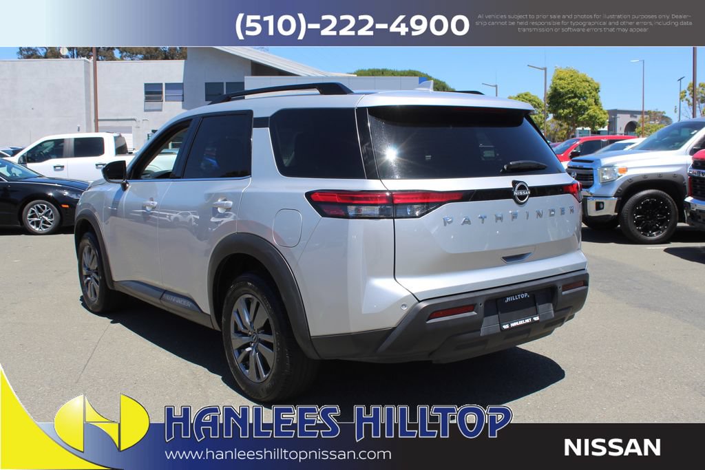 Used 2025 Nissan Pathfinder SV FWD image 9
