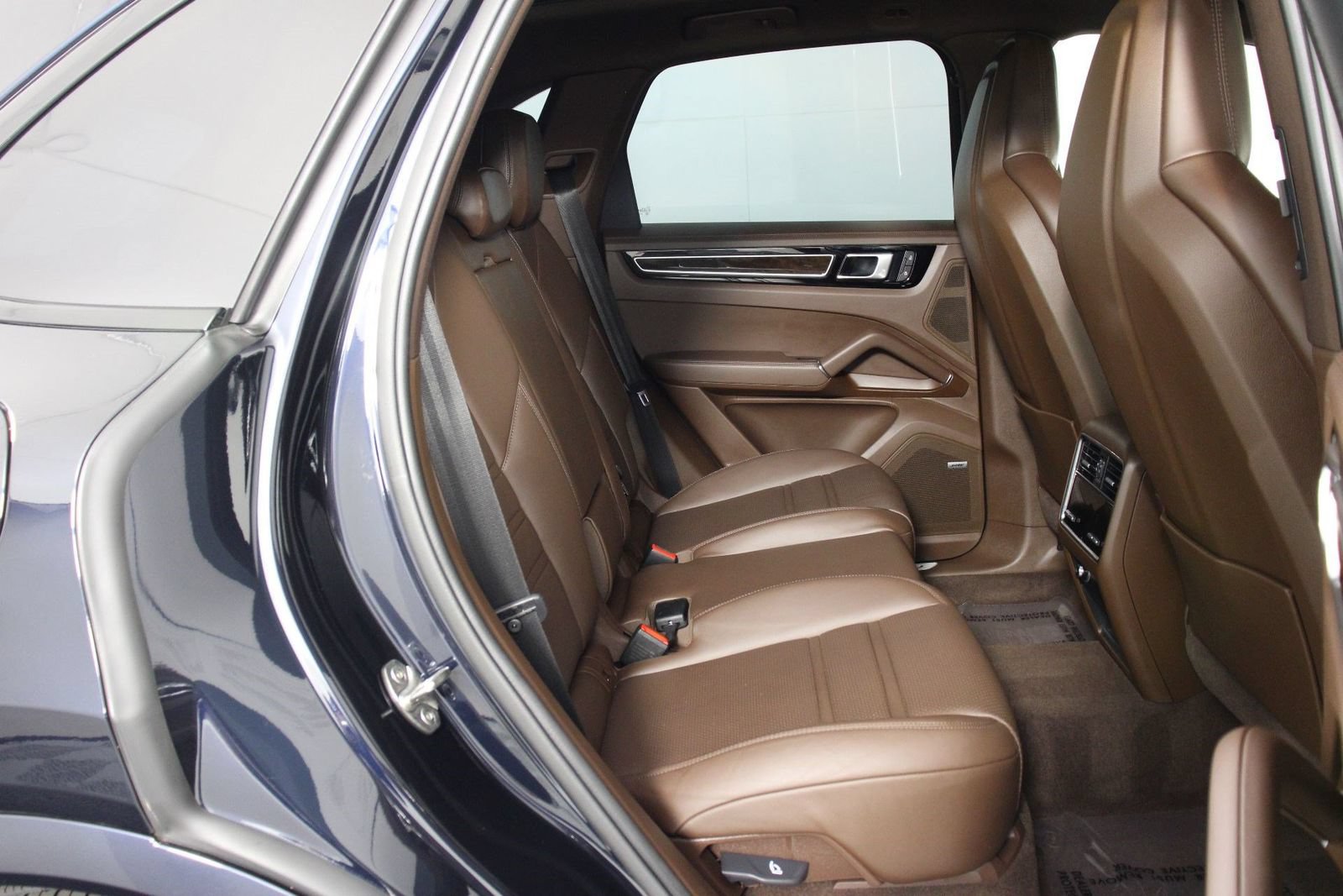 Certified 2023 Porsche Cayenne S AWD/4WD image 32
