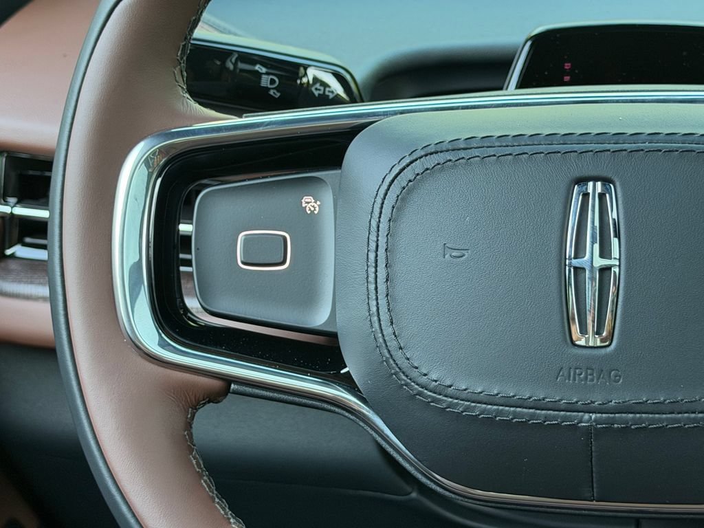 New 2026 Lincoln Navigator Reserve AWD/4WD image 16