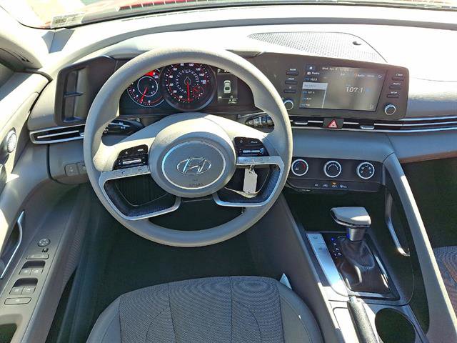 Certified 2023 Hyundai Elantra SE FWD image 20