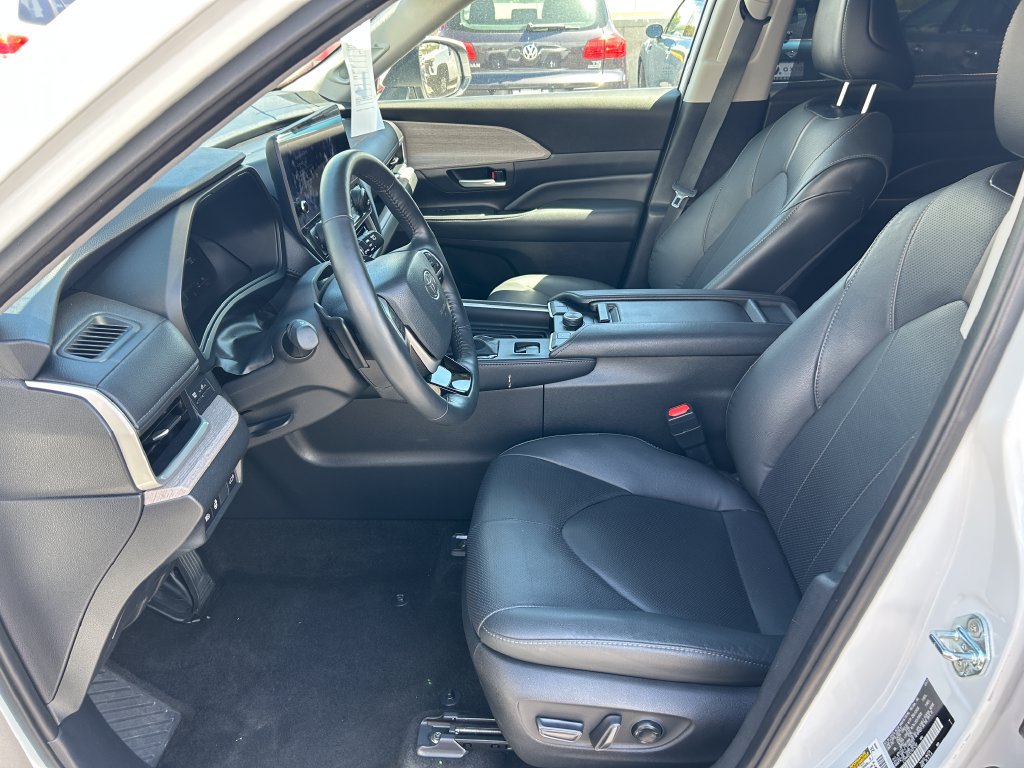 Used 2025 Toyota Grand Highlander AWD image 27