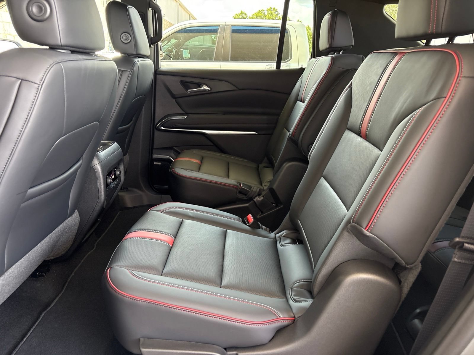 New 2027 Chevrolet Traverse RS AWD/4WD image 18