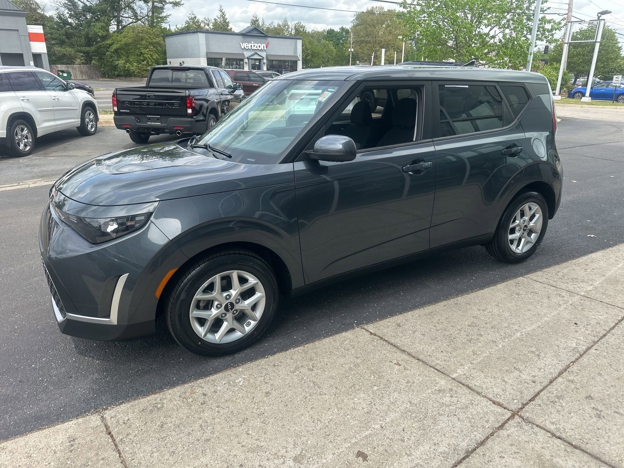 Used 2023 Kia Soul LX w/ Option Group 015 FWD image 6