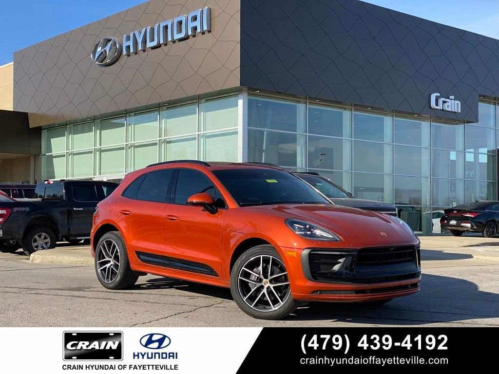 Used 2022 Porsche Macan AWD/4WD image 1