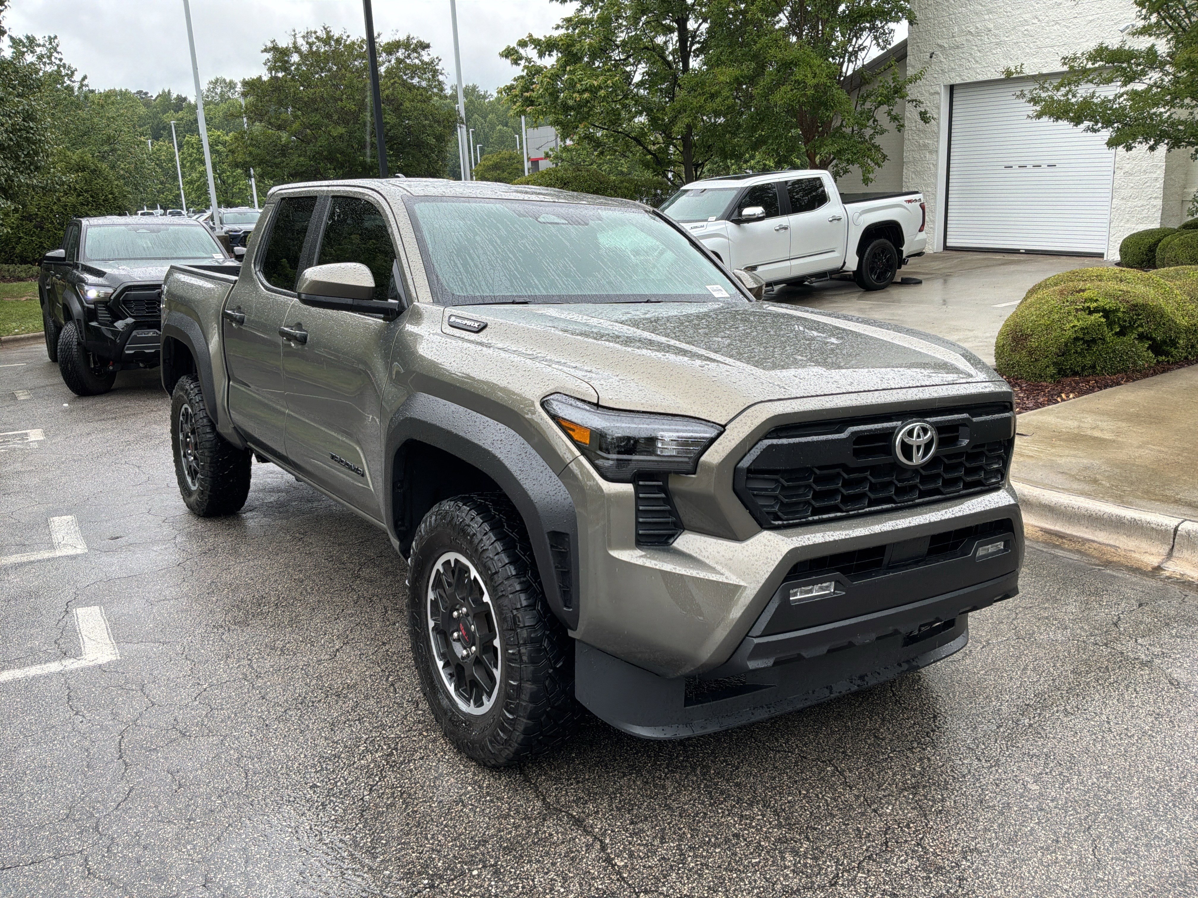 Used 2025 Toyota Tacoma TRD Off-Road AWD/4WD image 2