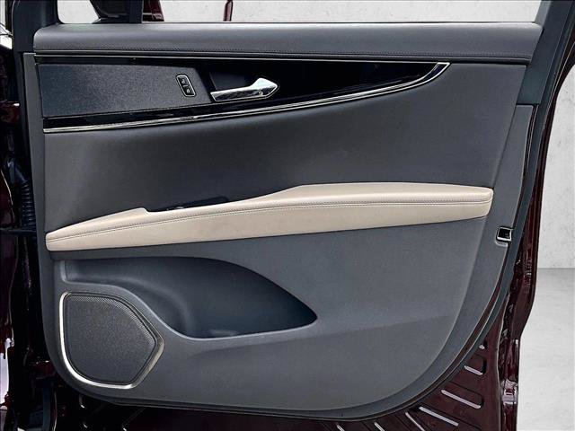 Used 2023 Lincoln Nautilus FWD image 19
