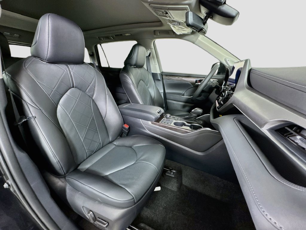 New 2026 Toyota Highlander Platinum AWD/4WD image 30
