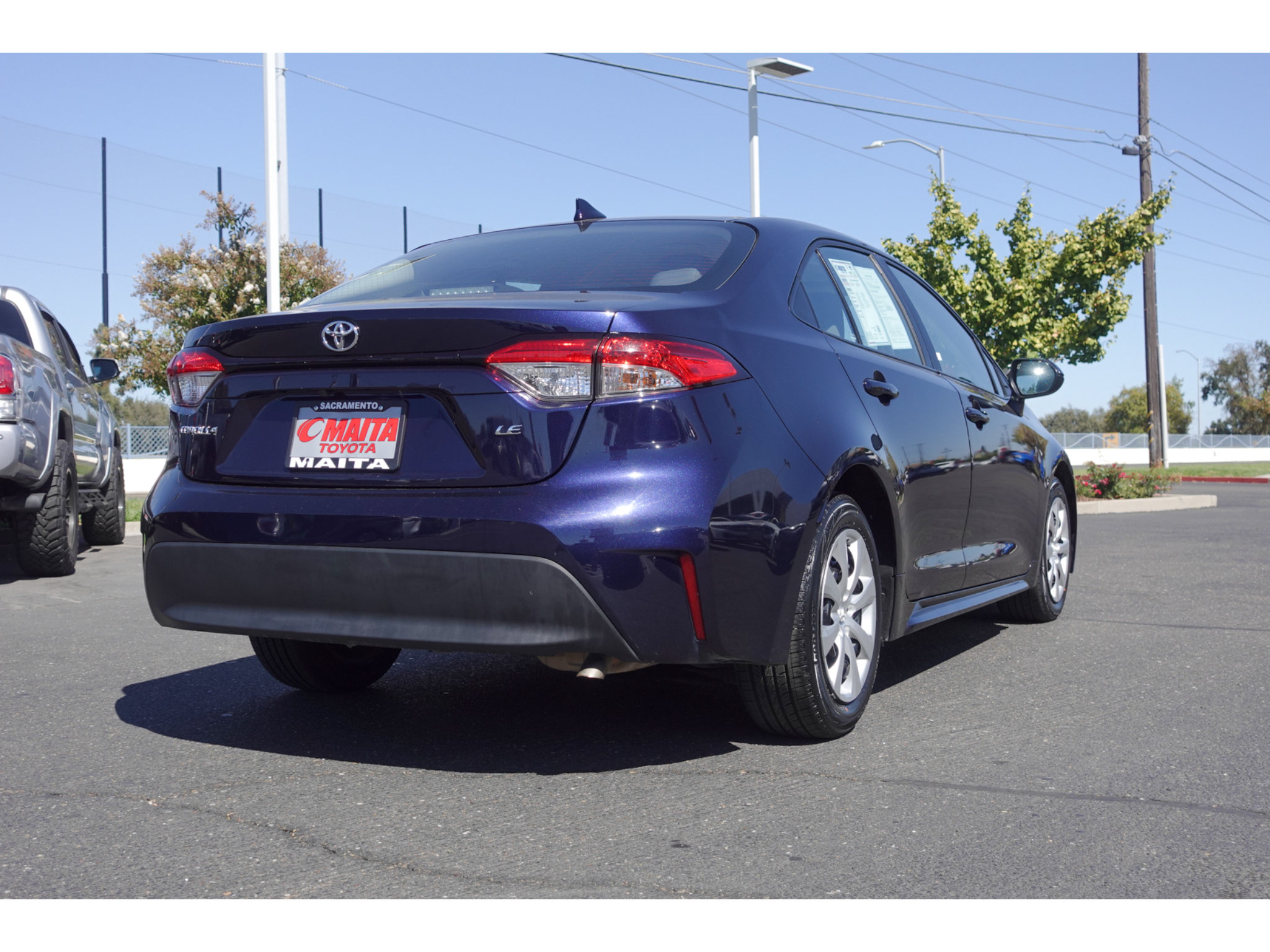 Used 2025 Toyota Corolla LE FWD image 3