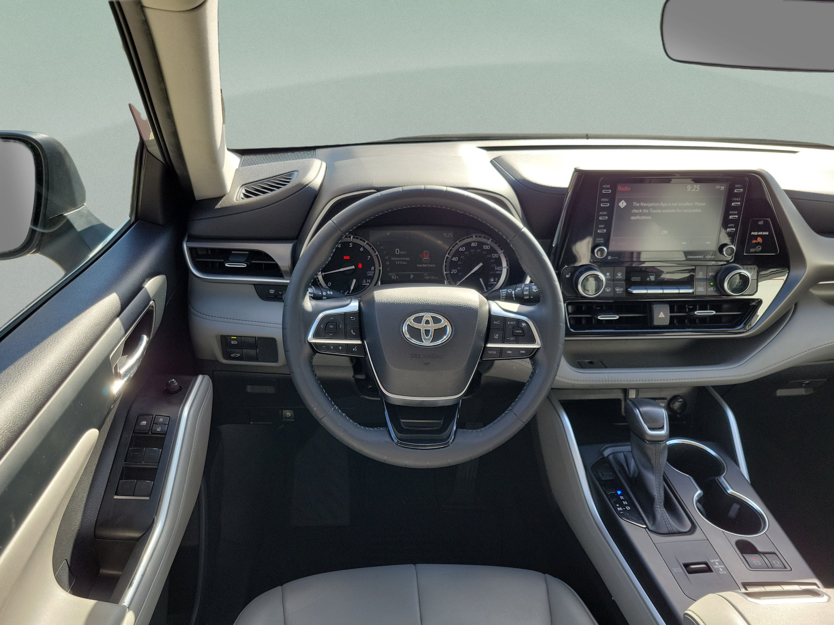 Used 2021 Toyota Highlander XLE FWD image 21