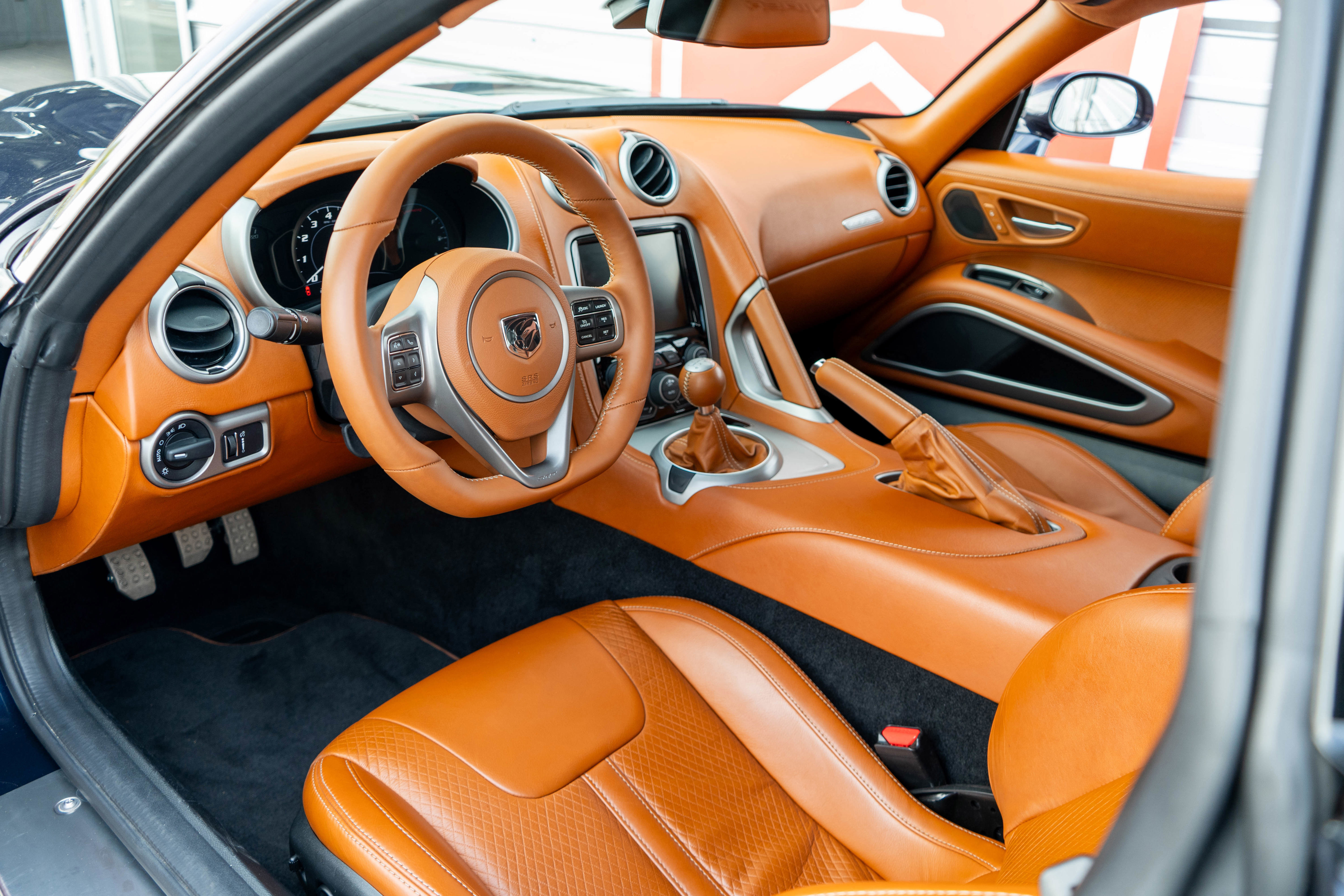 Used 2013 SRT Viper GTS w/ GTS Laguna Interior Pkg RWD image 8
