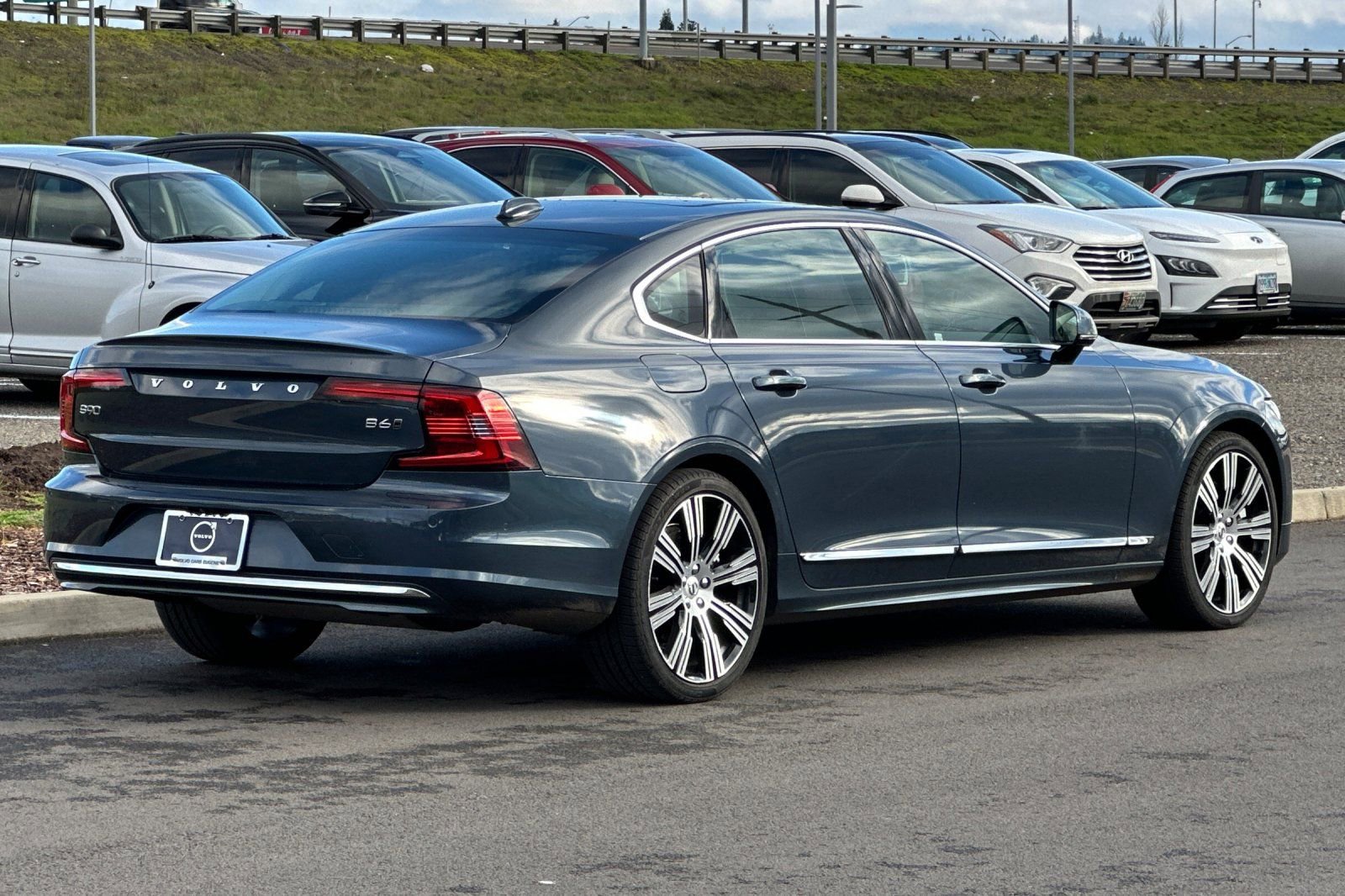 Used 2025 Volvo S90 B6 Plus w/ Protection Package Premier AWD/4WD image 3