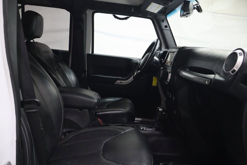 Used 2018 Jeep Wrangler Unlimited Sahara w/ Connectivity Group image 9