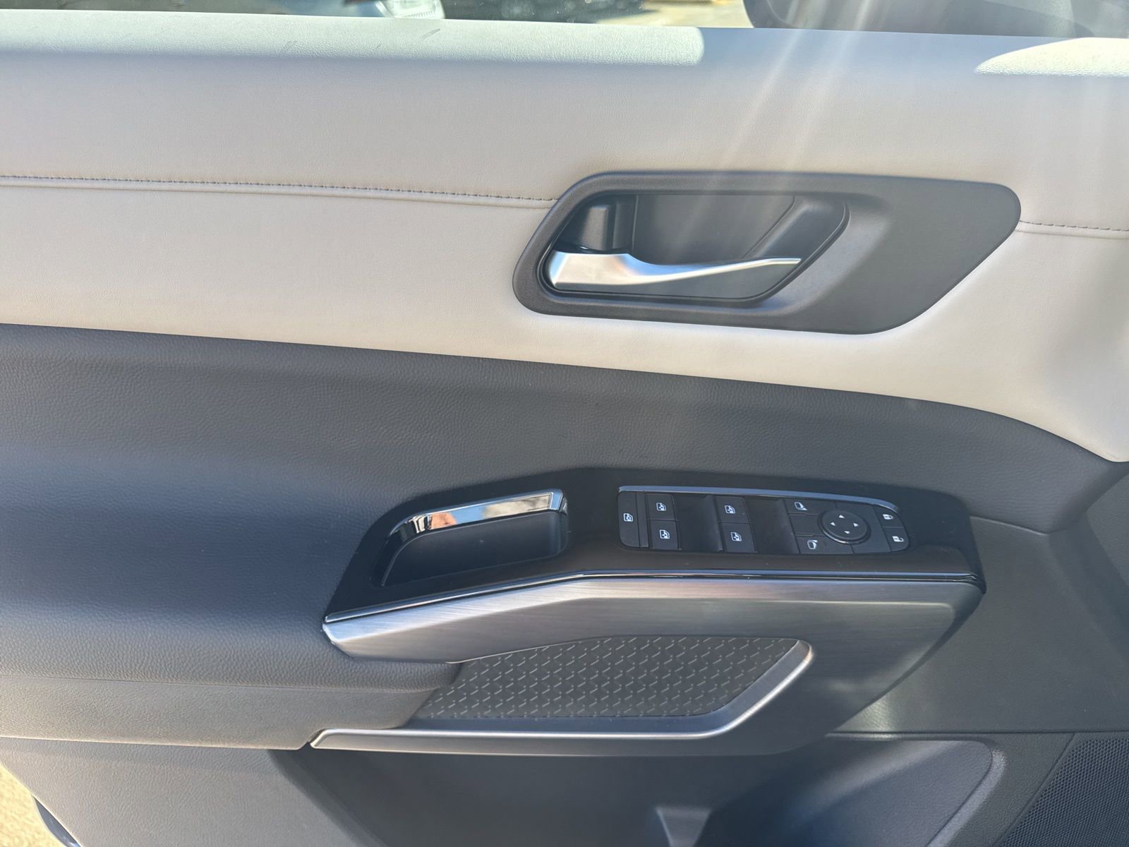 Used 2026 Nissan Pathfinder SL image 15