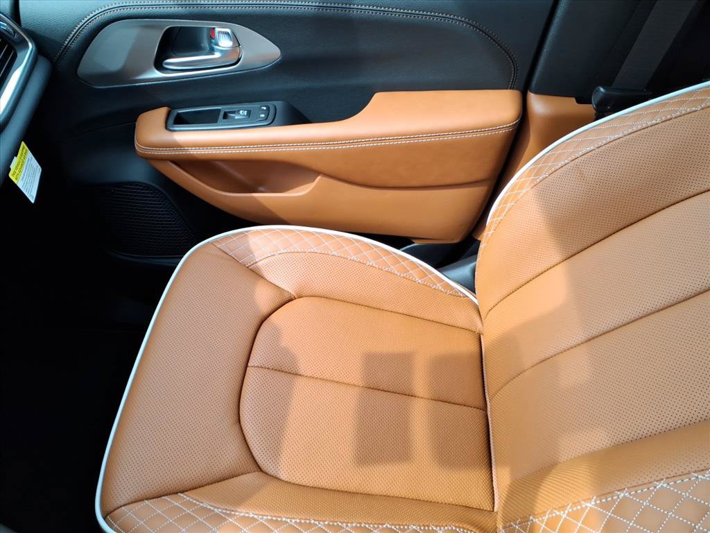 New 2026 Chrysler Pacifica Pinnacle AWD/4WD image 31